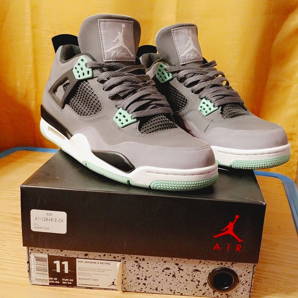 Air Jordan Retro 4 Green Glow